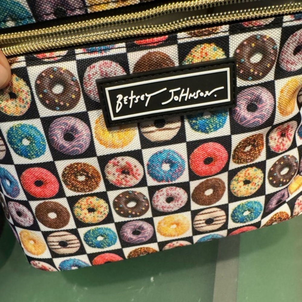 BETSEY JOHNSON donut zipper lunch tote🍩keep your food FRESH-zoom in for details